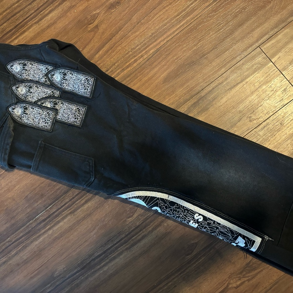 Who Decides War size 32 jeans black pair only - Picture 3 of 4